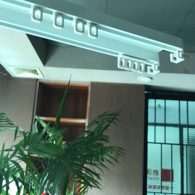 วงเล็บคู่ฟรีรางม่านอลูมิเนียมเพดานรางม่านสำหรับตกแต่งบ้าน