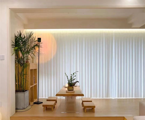 มู่ลี่แนวตั้ง PVC สีขาวสไตล์โมเดิร์นสำหรับหน้าต่างระบายอากาศ