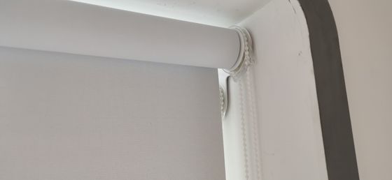 Sunlight Fabric 5% Open Rate Fabric Roller Shutter Window สำหรับระเบียง Manual Control
