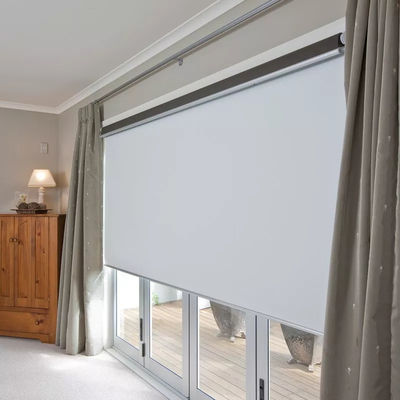 China Factory L10 System Rolling Curtains สารหน่วงไฟ 90% ช่องเปิด, เลนส์